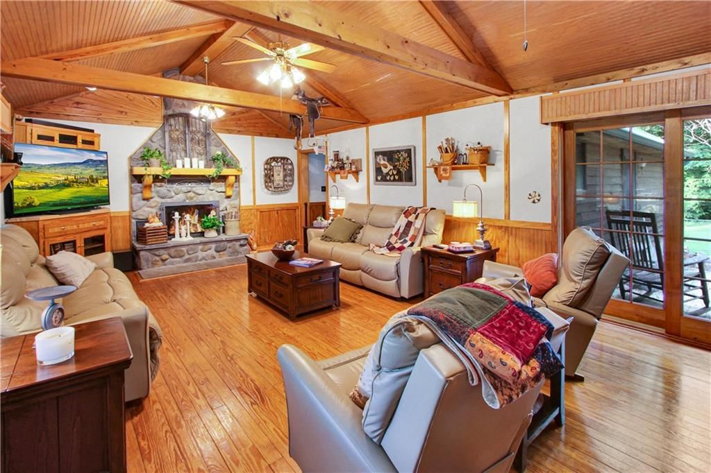 20 Ashley Ln, Casey, IL 62420